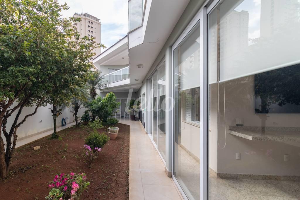 ÁREA EXTERNA de Casa à venda, sobrado com 550 m², 4 quartos e 6 vagas em Parque da Mooca - São Paulo