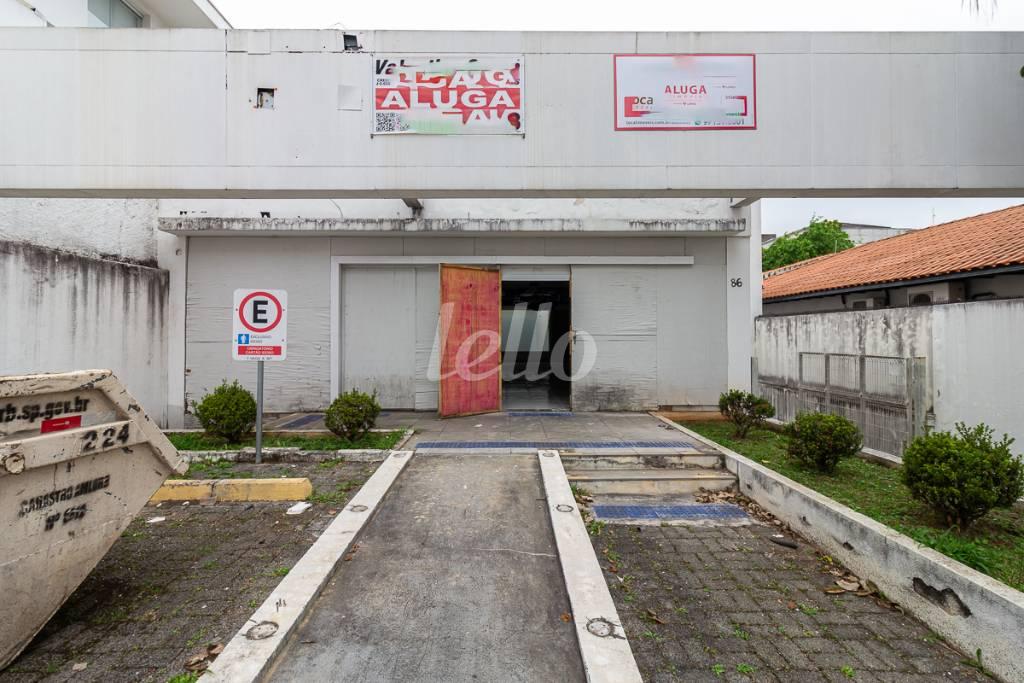FACHADA de Loja para alugar, Padrão com 400 m², e 10 vagas em Vila Madalena - São Paulo
