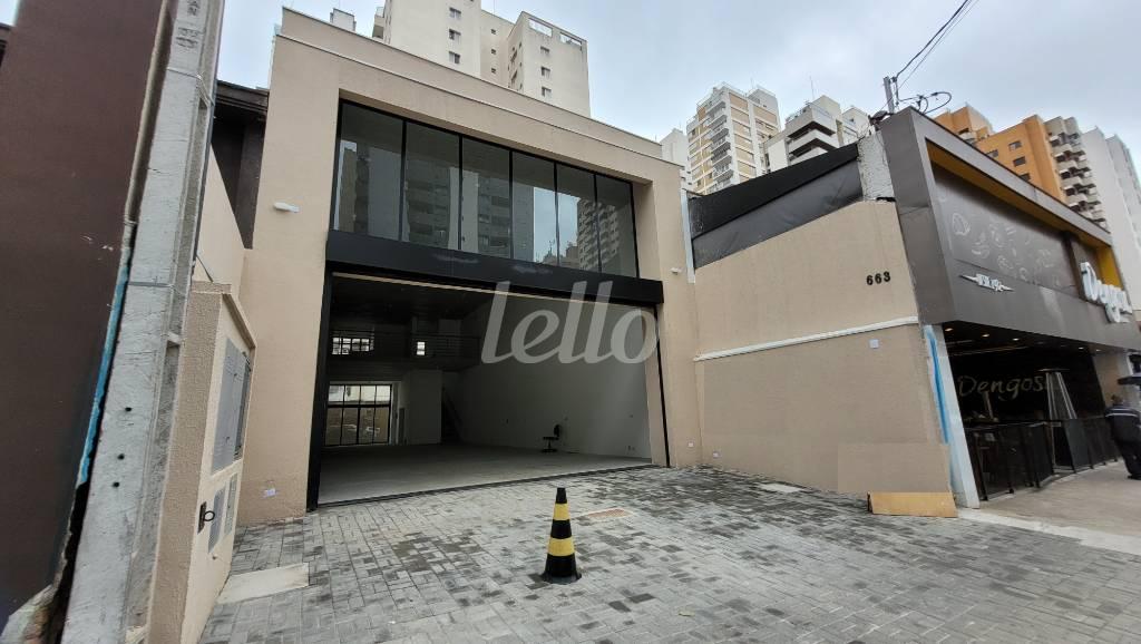 FACHADA de Loja para alugar, Padrão com 320 m², e 3 vagas em Indianópolis - São Paulo