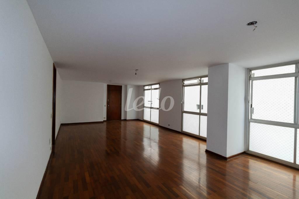 SALA de Apartamento para alugar, Padrão com 175 m², 4 quartos e 2 vagas em Santa Cecília - São Paulo