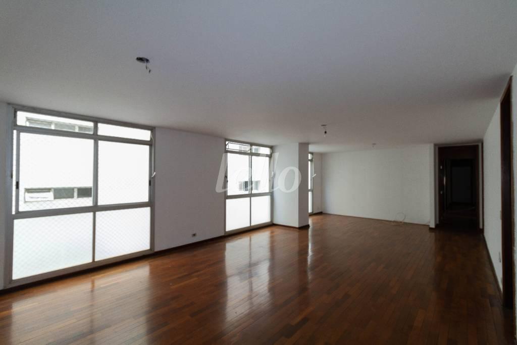 SALA de Apartamento para alugar, Padrão com 175 m², 4 quartos e 2 vagas em Santa Cecília - São Paulo