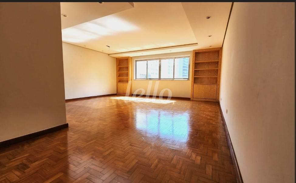 SALA de Apartamento à venda, Padrão com 141 m², 3 quartos e 1 vaga em Paraíso - São Paulo