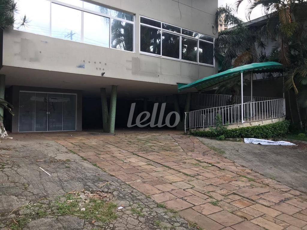 SOBRADO de Casa para alugar, sobrado com 400 m², e 8 vagas em Pacaembu - São Paulo