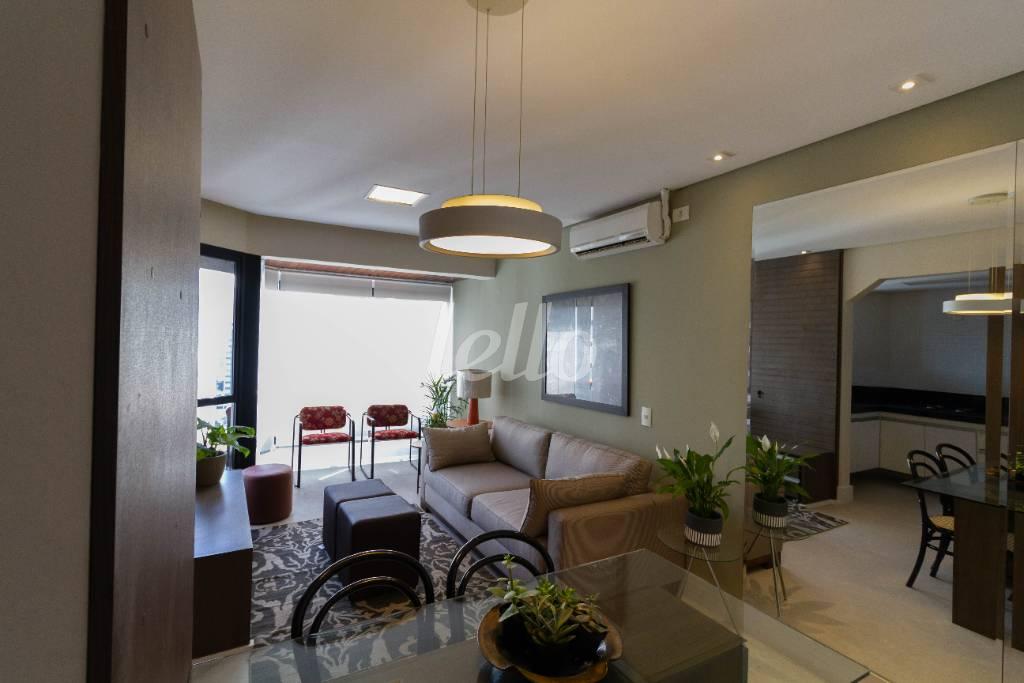 SALAS DE ESTAR E JANTAR de Apartamento para alugar, Padrão com 47 m², 1 quarto e 1 vaga em Itaim Bibi - São Paulo