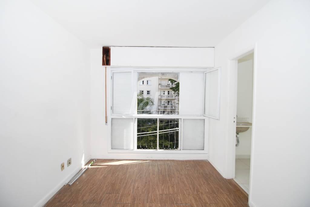 SUÍTE de Apartamento para alugar, Padrão com 157 m², 3 quartos e 1 vaga em Paraíso - São Paulo