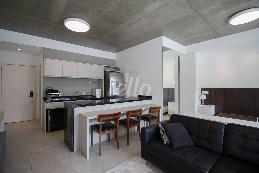 SALA de Apartamento para alugar, Padrão com 65 m², 1 quarto e 1 vaga em Itaim Bibi - São Paulo