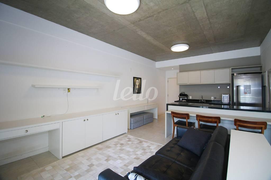 SALA de Apartamento para alugar, Padrão com 65 m², 1 quarto e 1 vaga em Itaim Bibi - São Paulo