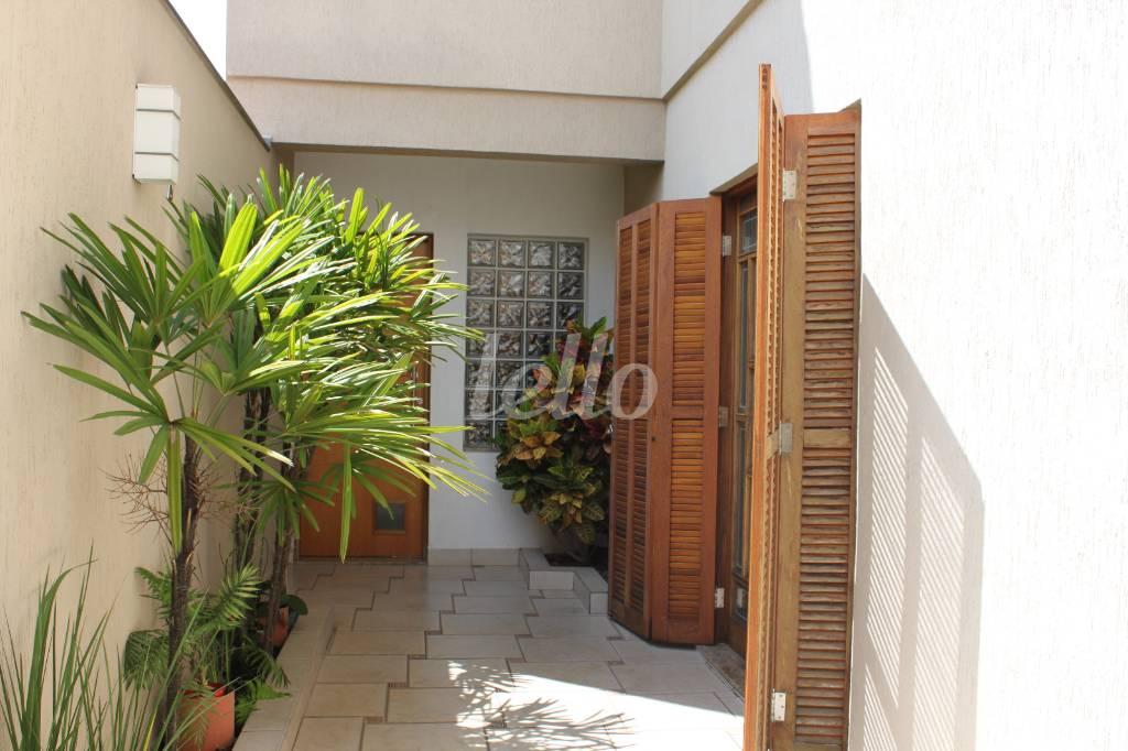 CORREDOR EXTERNO de Casa à venda, sobrado com 330 m², 3 quartos e 4 vagas em Santa Paula - São Caetano do Sul
