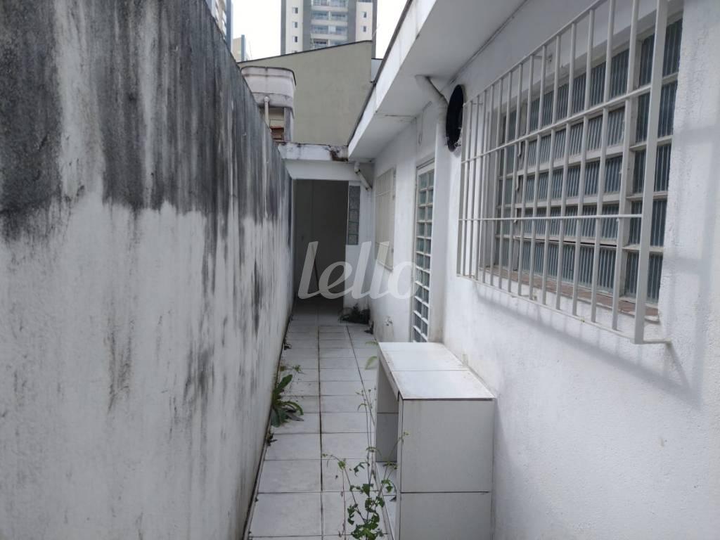 CORREDOR LATERAL de Casa à venda, térrea com 120 m², 1 quarto e 1 vaga em Vila Gomes Cardim - São Paulo