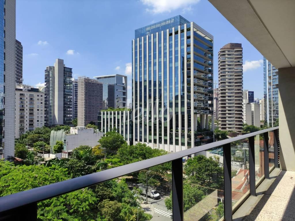 VARANDA de Apartamento para alugar, Padrão com 68 m², 2 quartos e 2 vagas em Vila Olímpia - São Paulo