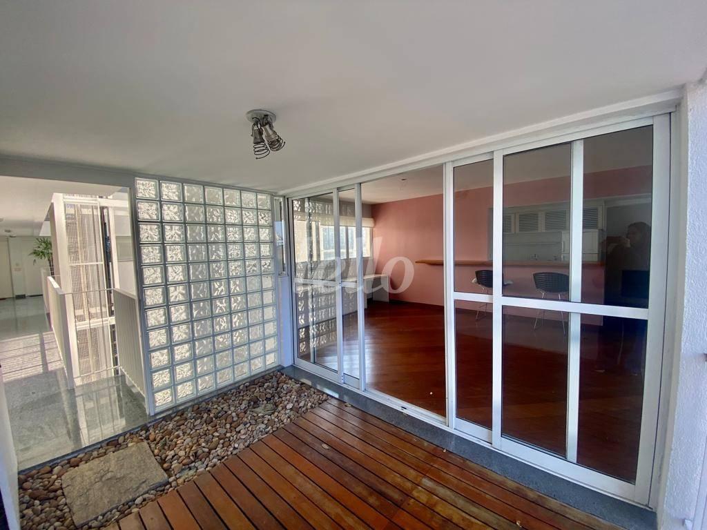 VARANDA de Apartamento à venda, Padrão com 94 m², 2 quartos e 2 vagas em Sumaré - São Paulo