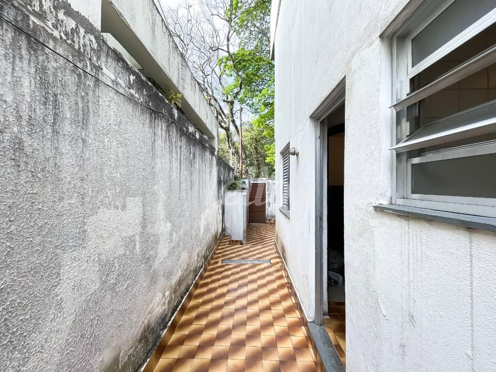 CORREDOR de Casa à venda, sobrado com 316 m², 3 quartos e 4 vagas em Jardim Luzitânia - São Paulo