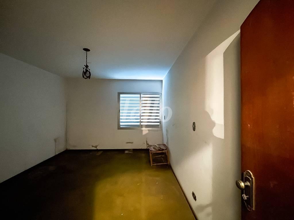 QUARTO 2 de Casa à venda, sobrado com 316 m², 3 quartos e 4 vagas em Jardim Luzitânia - São Paulo