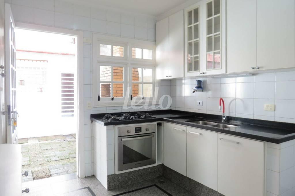 COZINHA de Casa para alugar, térrea com 200 m², 3 quartos e 4 vagas em Vila Olímpia - São Paulo