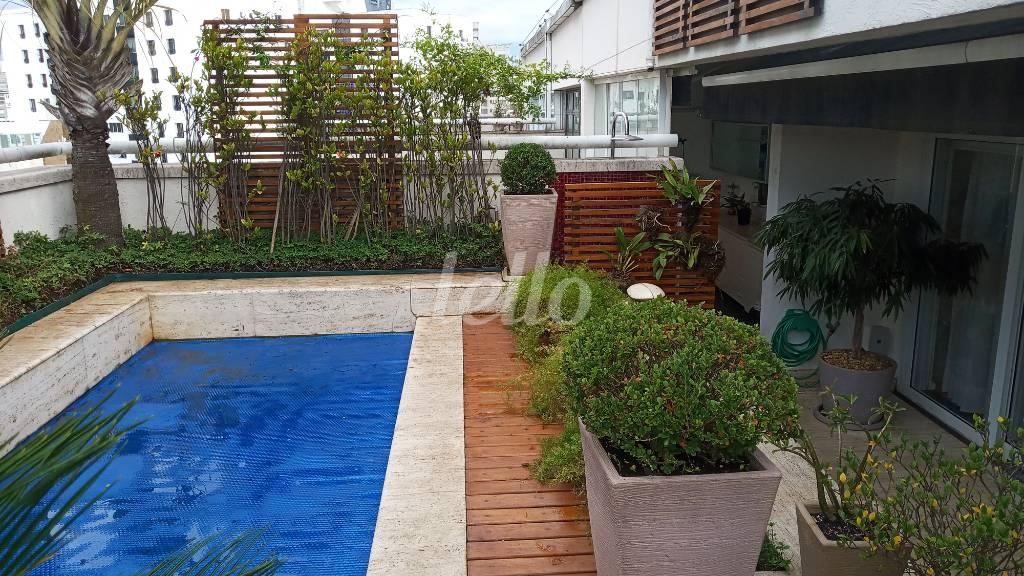 PISCINA - ANDAR SUPERIOR de Apartamento para alugar, cobertura - Padrão com 260 m², 2 quartos e 4 vagas em Vila Nova Conceição - São Paulo