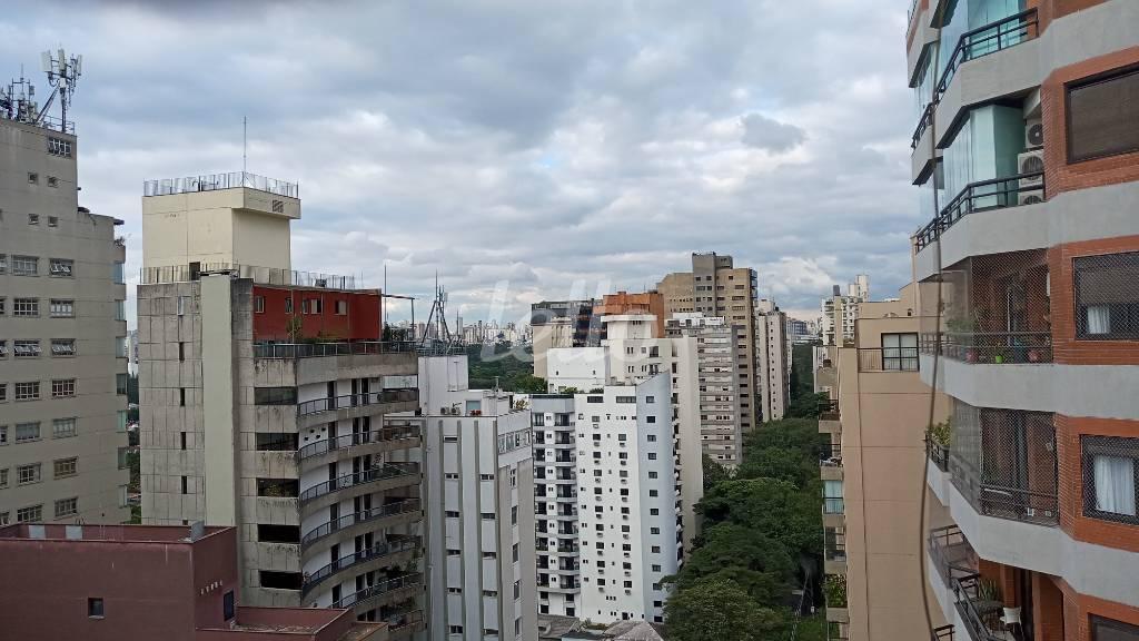 VISTA - ANDAR SUPERIOR de Apartamento para alugar, cobertura - Padrão com 260 m², 2 quartos e 4 vagas em Vila Nova Conceição - São Paulo