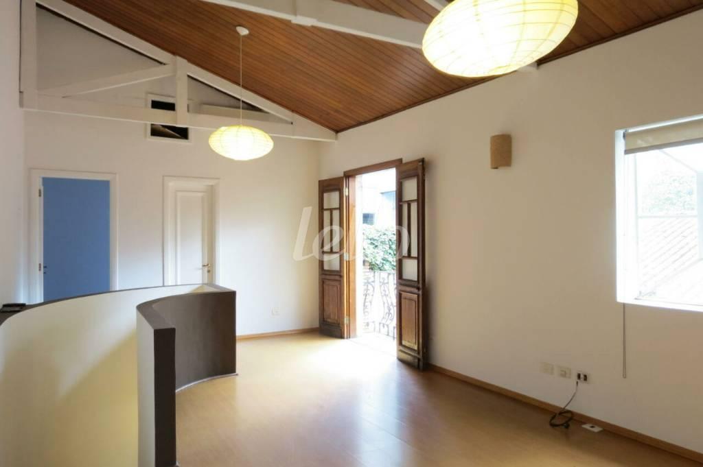 EDICULA SALA 2 de Casa para alugar, térrea com 200 m², 3 quartos e 4 vagas em Vila Olímpia - São Paulo