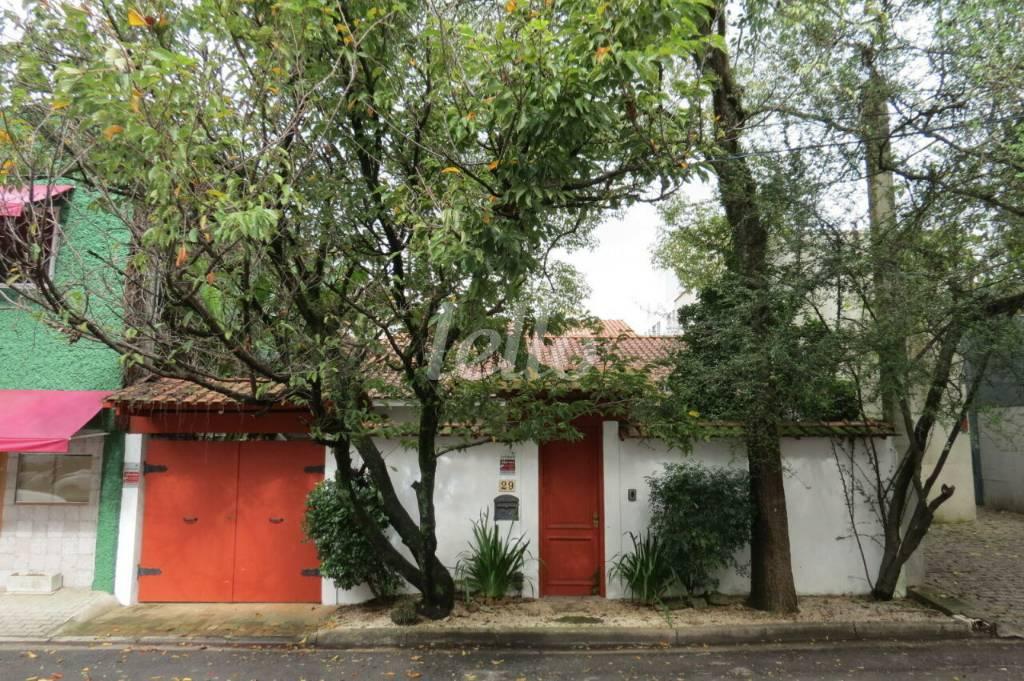 FACHADA de Casa para alugar, térrea com 200 m², 3 quartos e 4 vagas em Vila Olímpia - São Paulo