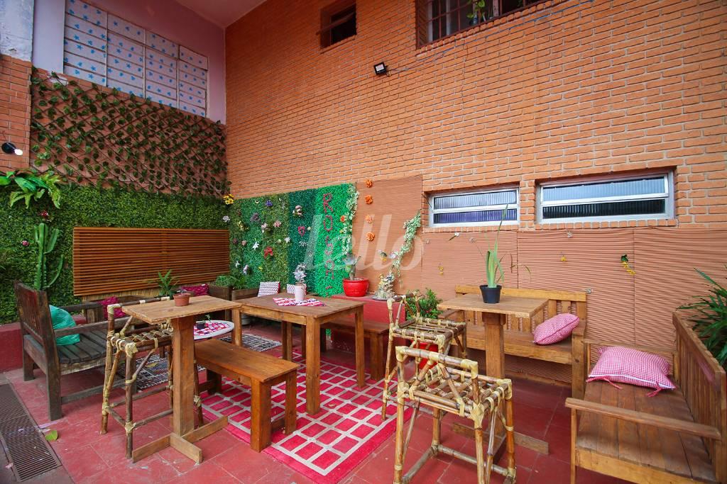 FUNDOS de Casa para alugar, sobrado com 480 m², 3 quartos e 6 vagas em Chácara Monte Alegre - São Paulo
