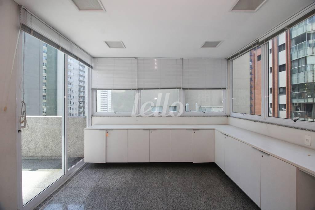 COPA de Sala / Conjunto à venda, Duplex com 383 m², e 12 vagas em Itaim Bibi - São Paulo