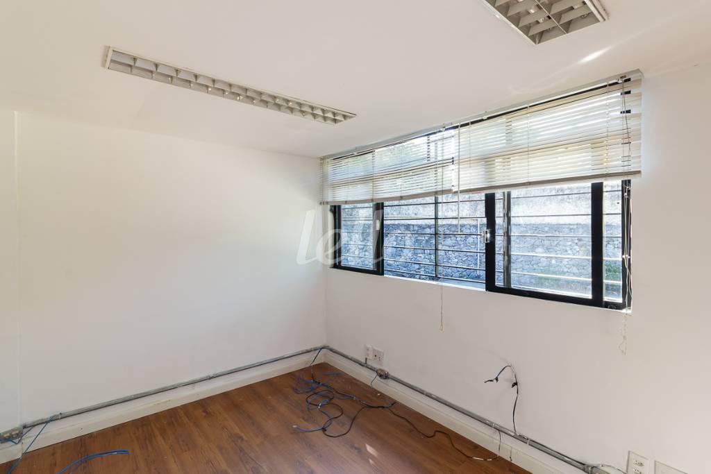 SALA 14 de Casa para alugar, sobrado com 1100 m², e 25 vagas em Pinheiros - São Paulo