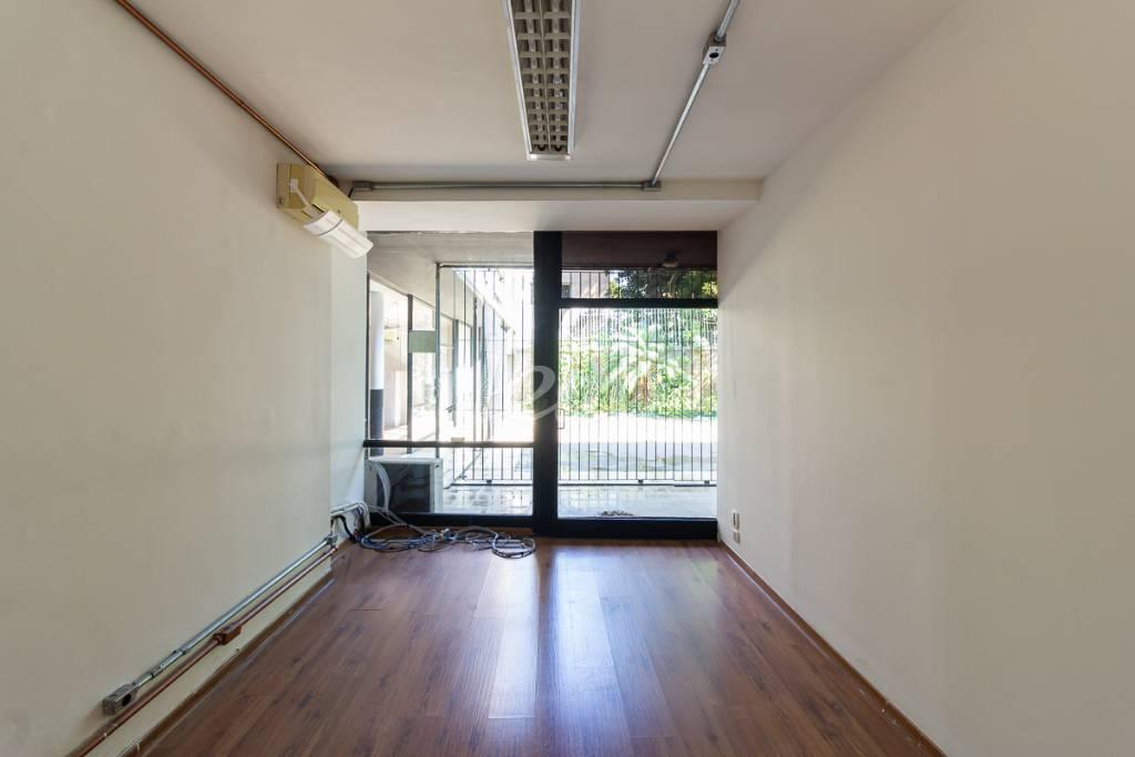 SALA 8 de Casa para alugar, sobrado com 1100 m², e 25 vagas em Pinheiros - São Paulo