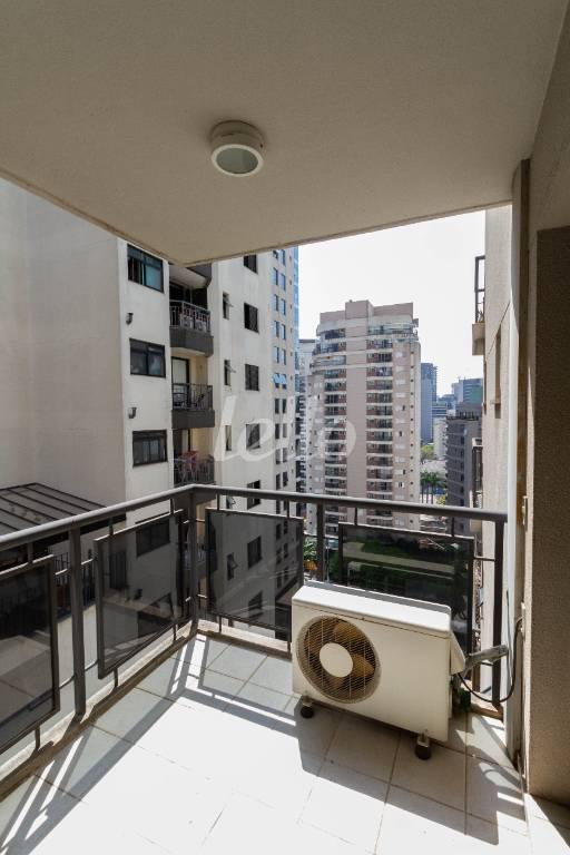 SACADA DA SALA de Apartamento para alugar, Padrão com 86 m², e 2 vagas em Vila Olímpia - São Paulo