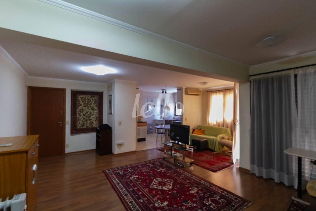 SALA de Apartamento para alugar, Padrão com 86 m², e 2 vagas em Vila Olímpia - São Paulo