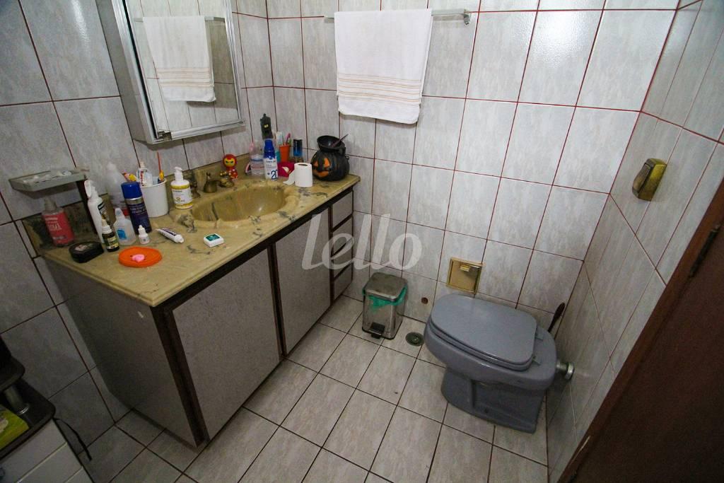 BANHEIRO DA SUÍTE 1 de Casa para alugar, sobrado com 480 m², 3 quartos e 6 vagas em Chácara Monte Alegre - São Paulo