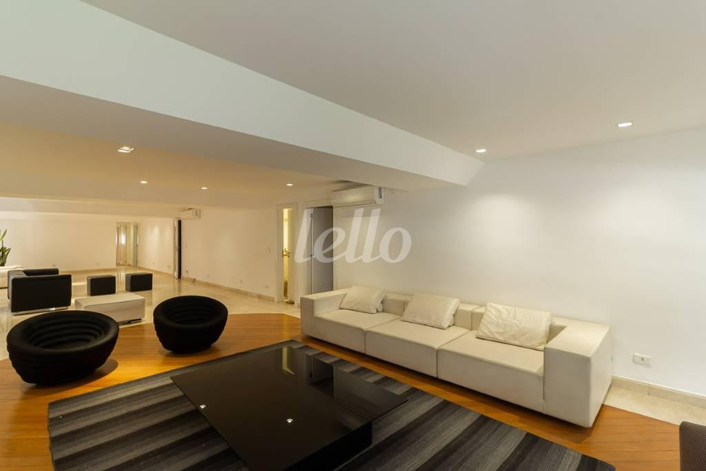 SALA 1 de Apartamento à venda, Padrão com 300 m², 3 quartos e 2 vagas em Indianópolis - São Paulo