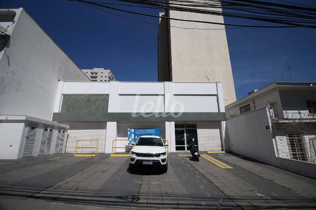 FACHADA de Loja para alugar, Mall com 600 m², e 12 vagas em Campo Belo - São Paulo