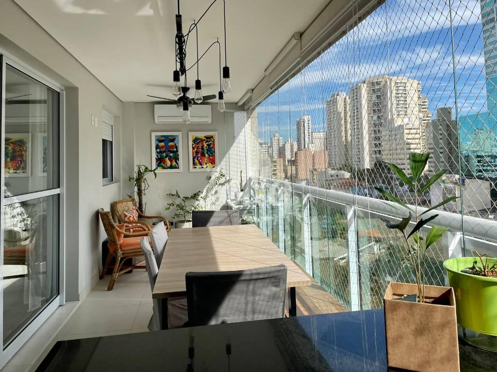 VARANDA GOURMET de Apartamento à venda, Padrão com 106 m², 3 quartos e 2 vagas em Aclimação - São Paulo