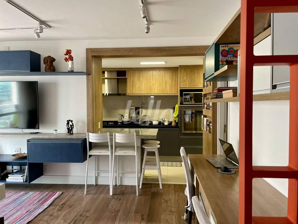SALA de Apartamento à venda, Padrão com 106 m², 3 quartos e 2 vagas em Aclimação - São Paulo