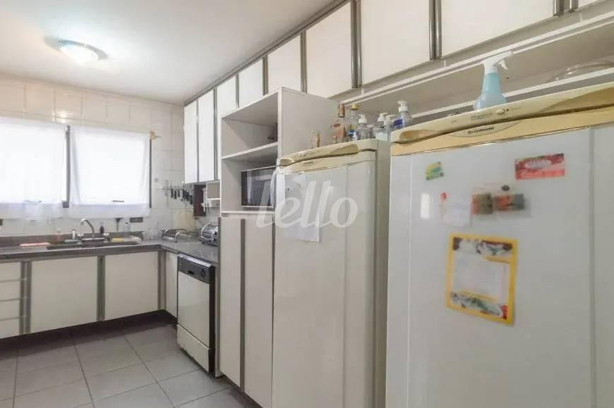 COZINHA de Apartamento para alugar, cobertura - Padrão com 250 m², 3 quartos e 3 vagas em Indianópolis - São Paulo