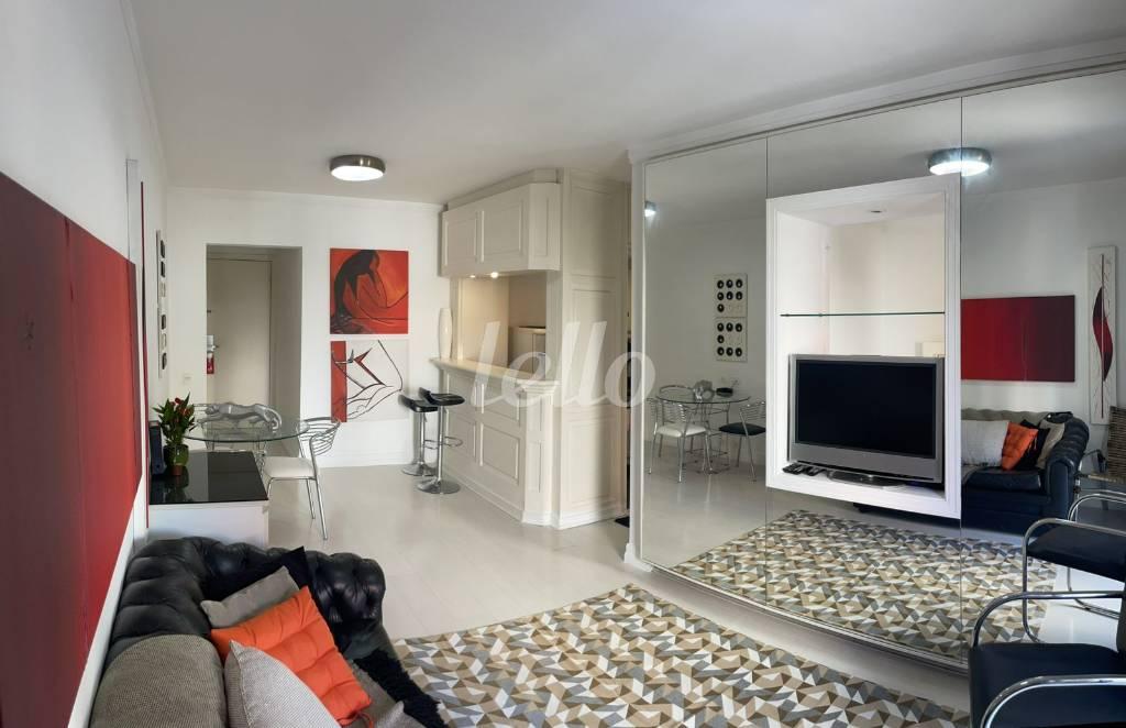 SALA de Apartamento para alugar, Padrão com 45 m², 1 quarto e 1 vaga em Itaim Bibi - São Paulo