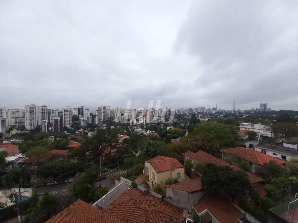 VISTA de Apartamento à venda, Padrão com 215 m², 4 quartos e 2 vagas em Perdizes - São Paulo