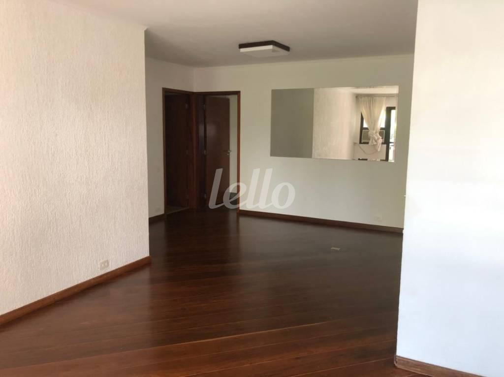 SALA de Apartamento à venda, Padrão com 102 m², 3 quartos e 2 vagas em Vila Uberabinha - São Paulo