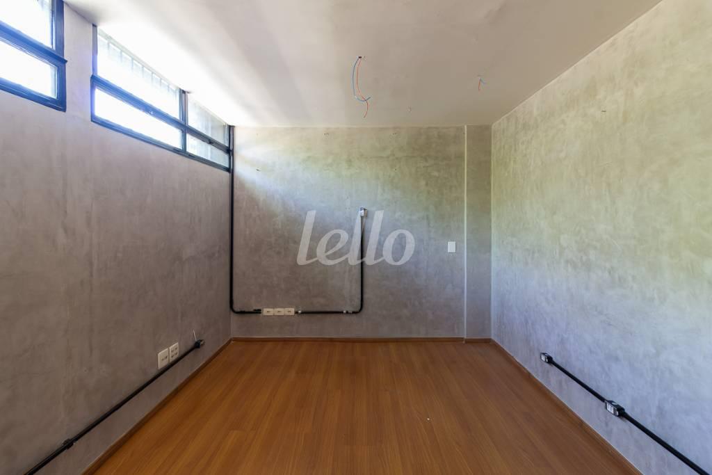 SALA 27 de Casa para alugar, sobrado com 1100 m², e 25 vagas em Pinheiros - São Paulo