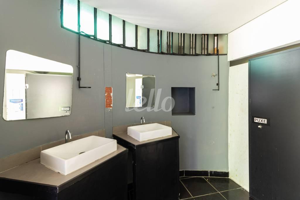 BANHEIRO 3 de Casa para alugar, sobrado com 1100 m², e 25 vagas em Pinheiros - São Paulo