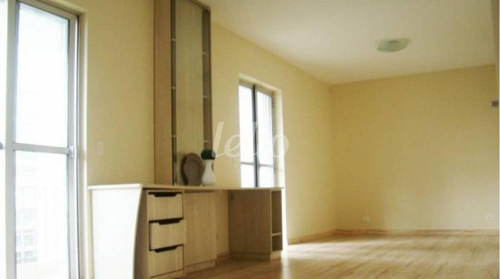 DORMITÓRIO de Apartamento para alugar, Padrão com 170 m², 1 quarto e 2 vagas em Indianópolis - São Paulo