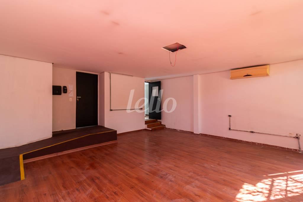 SALA 10 de Casa para alugar, sobrado com 1100 m², e 25 vagas em Pinheiros - São Paulo