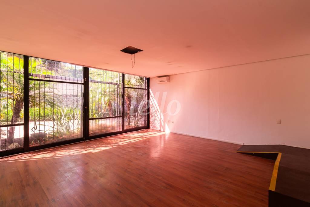 SALA 10 de Casa para alugar, sobrado com 1100 m², e 25 vagas em Pinheiros - São Paulo