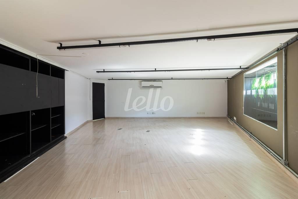 SALA 20 de Casa para alugar, sobrado com 1100 m², e 25 vagas em Pinheiros - São Paulo