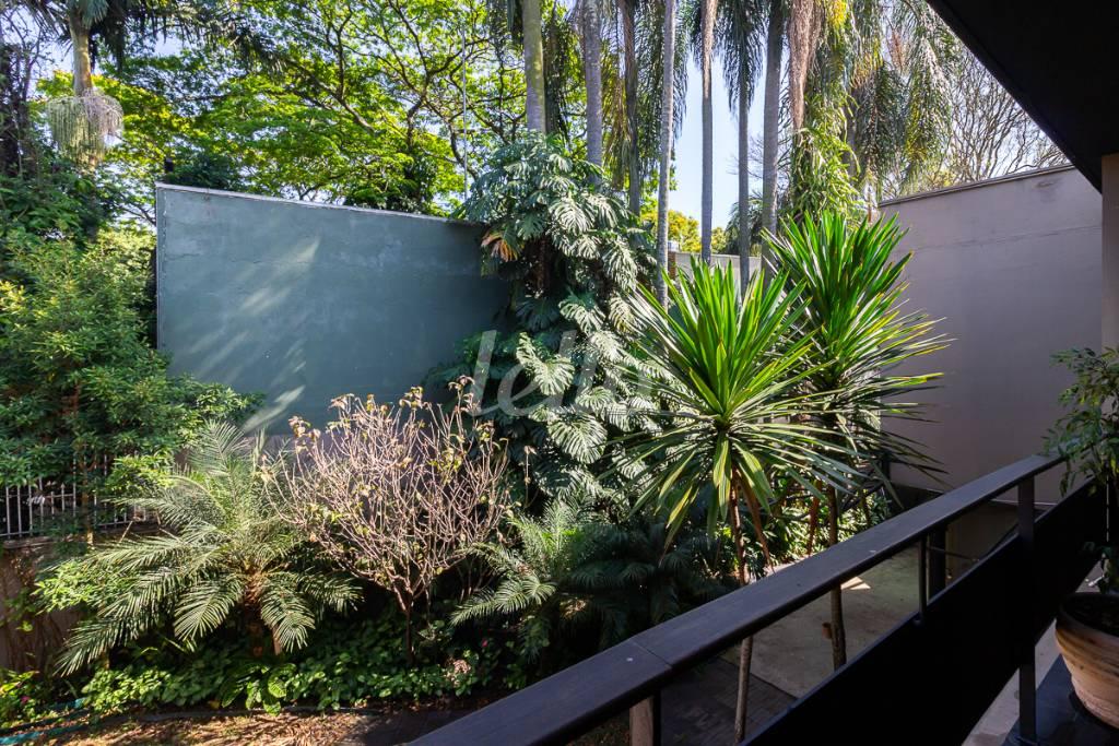 VARANDA de Casa para alugar, sobrado com 1100 m², e 25 vagas em Pinheiros - São Paulo