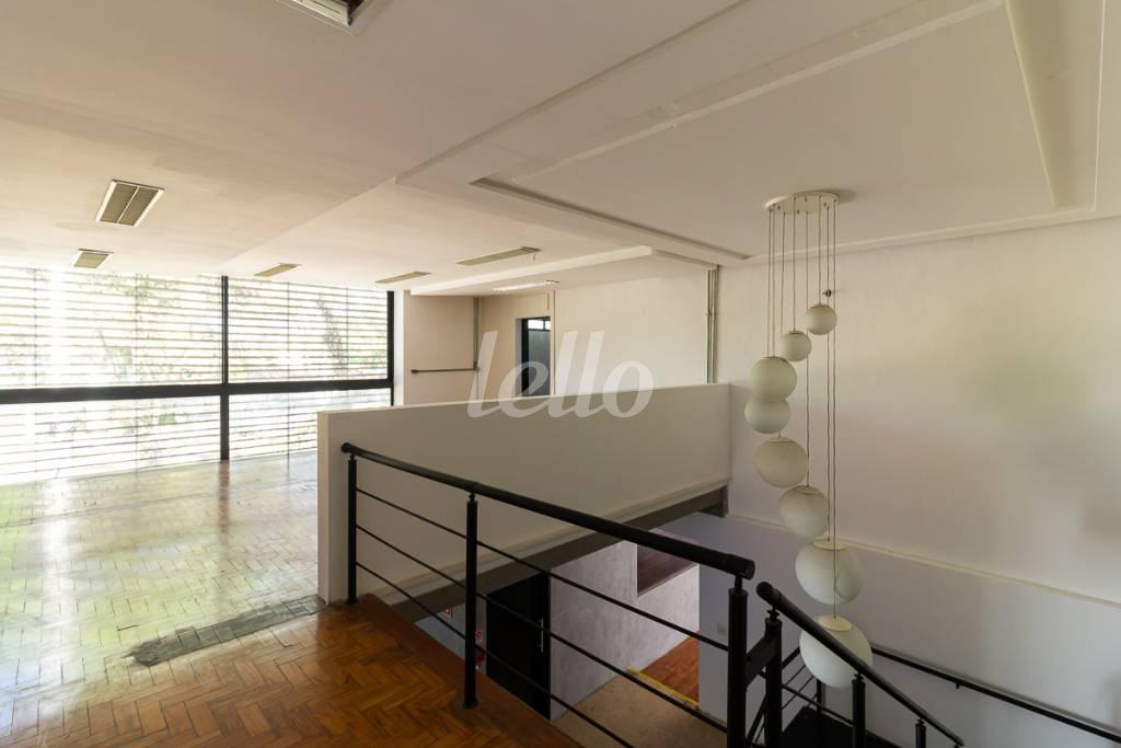 SALA 26 de Casa para alugar, sobrado com 1100 m², e 25 vagas em Pinheiros - São Paulo