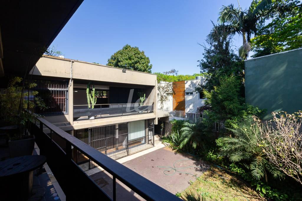 VARANDA de Casa para alugar, sobrado com 1100 m², e 25 vagas em Pinheiros - São Paulo