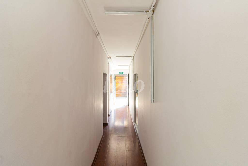 CORREDOR 2 de Casa para alugar, sobrado com 1100 m², e 25 vagas em Pinheiros - São Paulo
