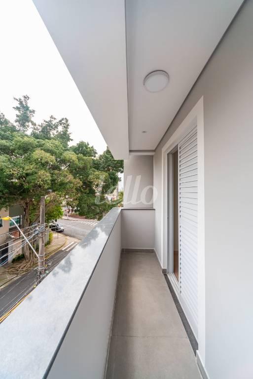 VARANDA DO QUARTO 1 de Casa à venda, sobrado com 304 m², 1 quarto e 4 vagas em Vila Alpina - Santo André