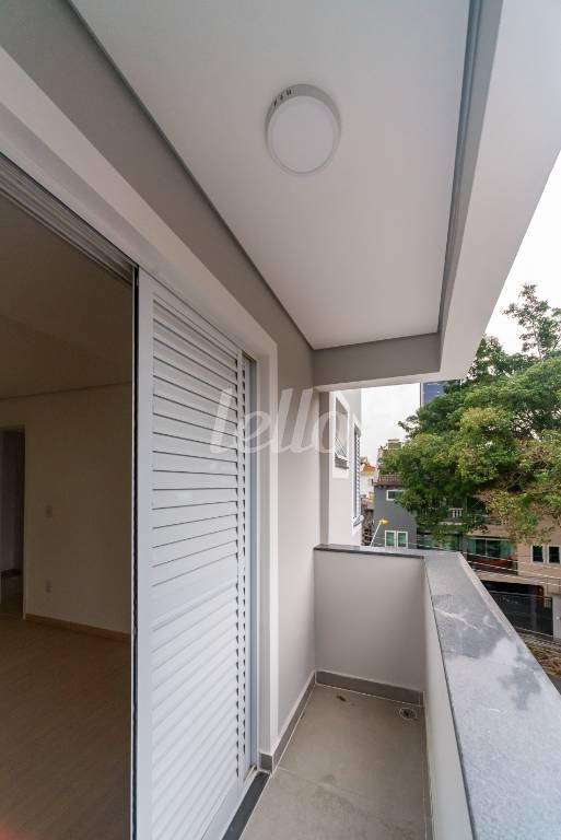 VARANDA DO QUARTO 2 de Casa à venda, sobrado com 304 m², 1 quarto e 4 vagas em Vila Alpina - Santo André