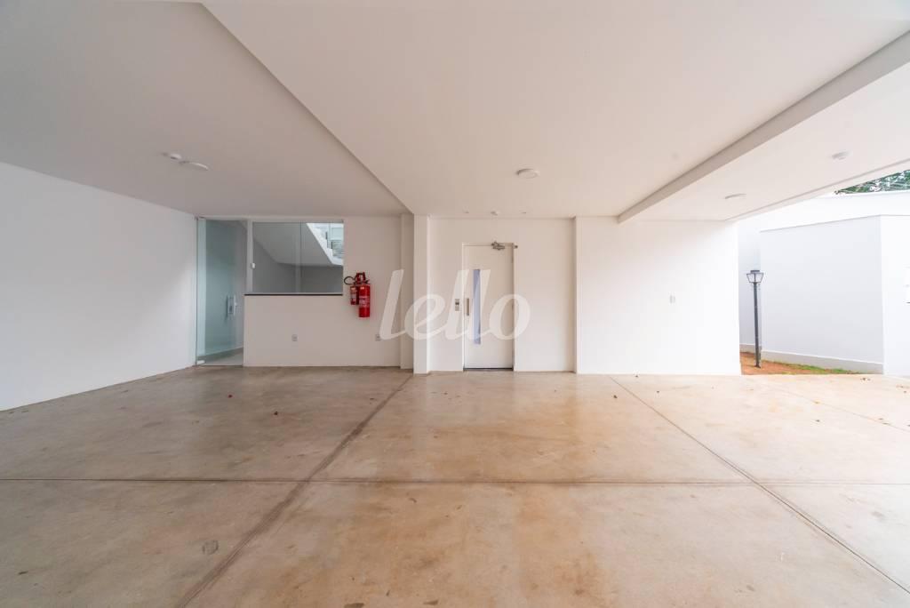 GARAGEM de Casa à venda, sobrado com 304 m², 1 quarto e 4 vagas em Vila Alpina - Santo André